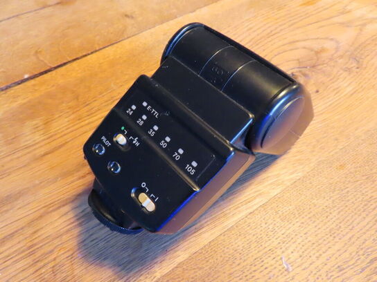 Kamera, CANON EOS 650D, flere linser, taske, lader og flash