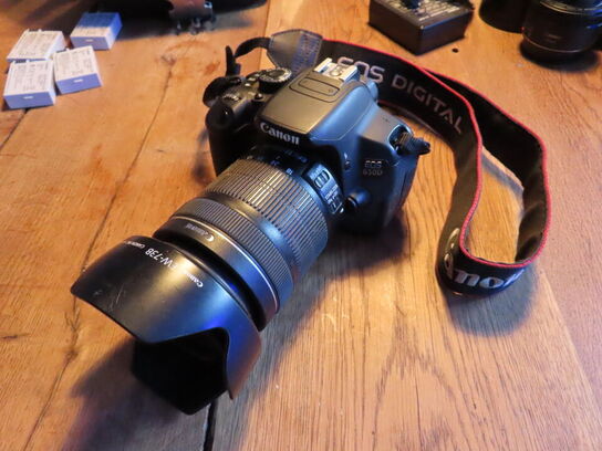 Kamera, CANON EOS 650D, flere linser, taske, lader og flash