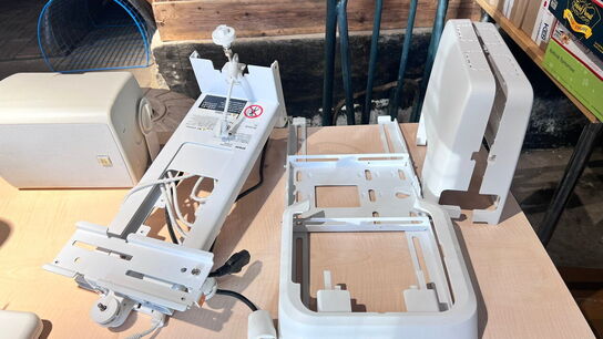 Projektor, EPSON EB-695Wi med touch unit og vægophæng