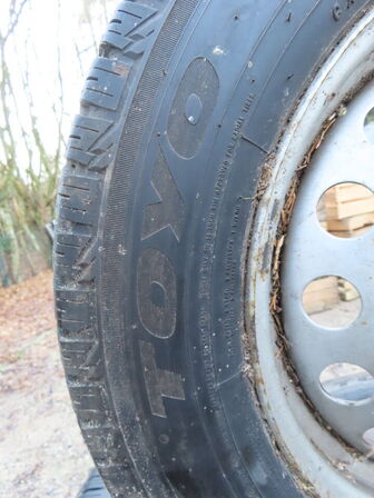 4 stk. helårsdæk på fælge, 205/65R16C 107/105T