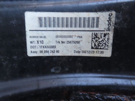 4 stk. sommerdæk på fælge, 215/60R17C 104/102H