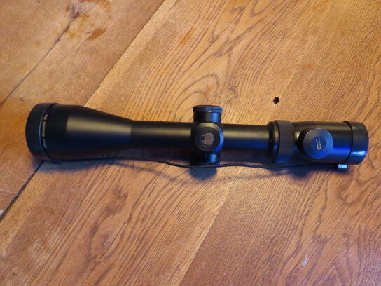 Sigtekikkert, NIKON MONARCH 25-10x50