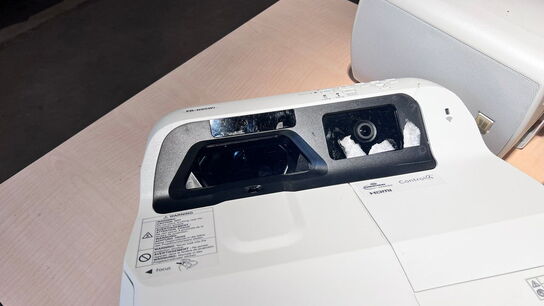 Projektor, EPSON EB-695Wi med touch unit og vægophæng