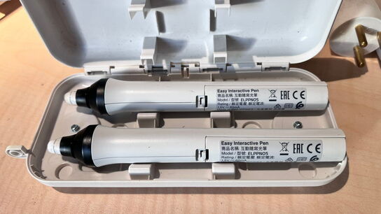 Projektor, EPSON EB-695Wi med touch unit og vægophæng