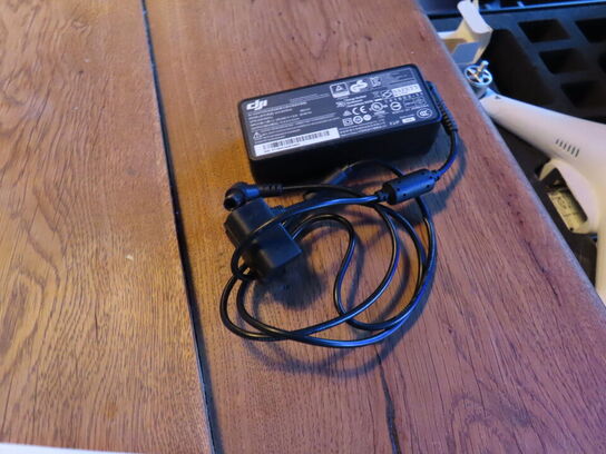 Drone, DJI PHANTOM 4K, komplet m. flightcase og 2 stk. accu.