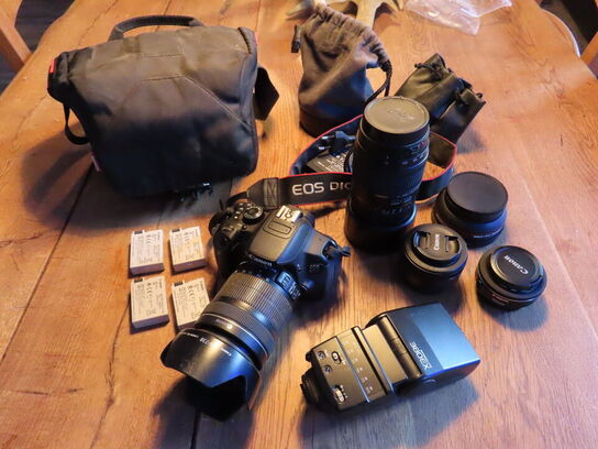 Kamera, CANON EOS 650D, flere linser, taske, lader og flash