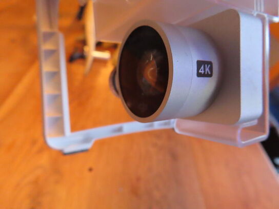 Drone, DJI PHANTOM 4K, komplet m. flightcase og 2 stk. accu.