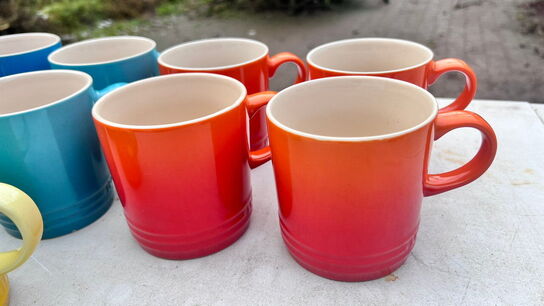 10 stk. krus og 2 stk. kander, LE CREUSET