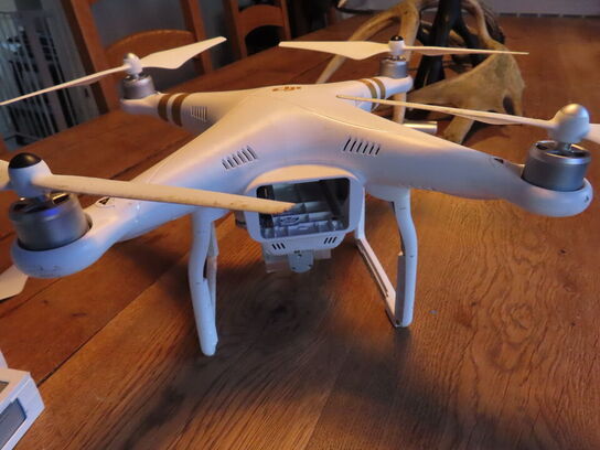 Drone, DJI PHANTOM 4K, komplet m. flightcase og 2 stk. accu.