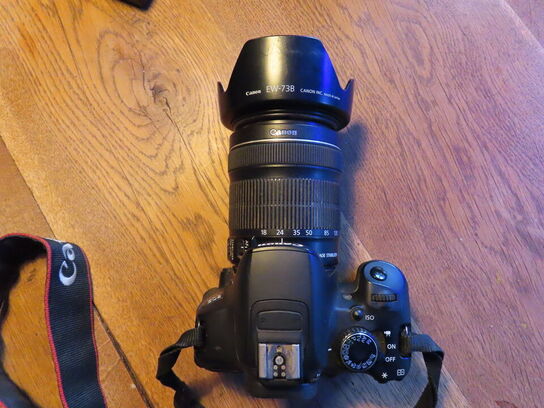 Kamera, CANON EOS 650D, flere linser, taske, lader og flash