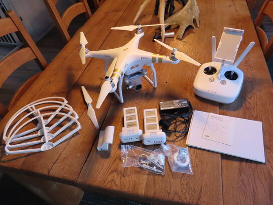 Drone, DJI PHANTOM 4K, komplet m. flightcase og 2 stk. accu.