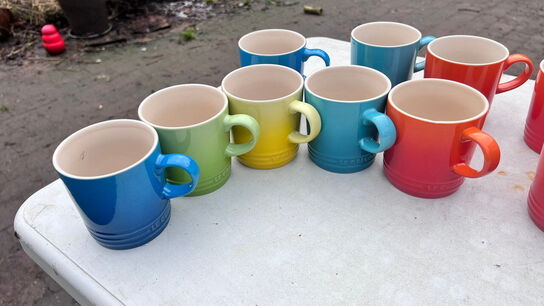 10 stk. krus og 2 stk. kander, LE CREUSET