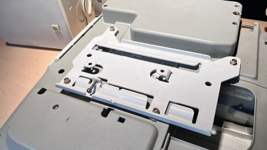 Projektor, EPSON EB-695Wi med touch unit og vægophæng