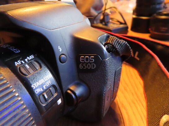 Kamera, CANON EOS 650D, flere linser, taske, lader og flash