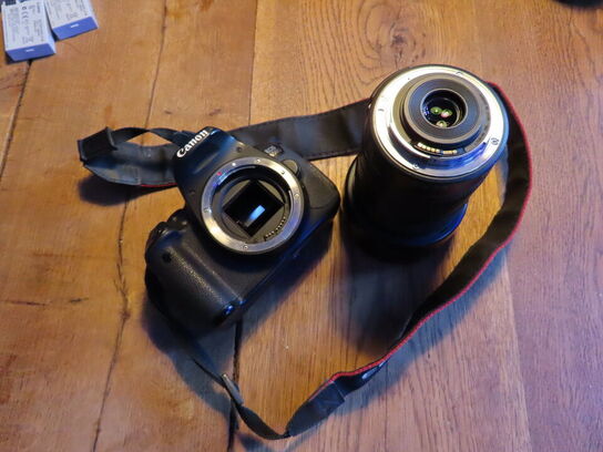 Kamera, CANON EOS 650D, flere linser, taske, lader og flash