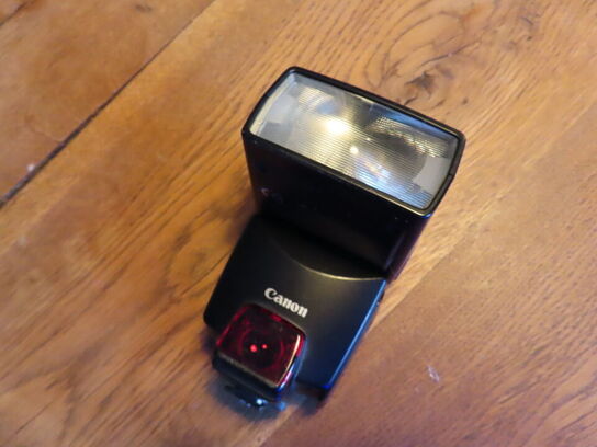 Kamera, CANON EOS 650D, flere linser, taske, lader og flash