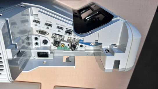 Projektor, EPSON EB-695Wi med touch unit og vægophæng