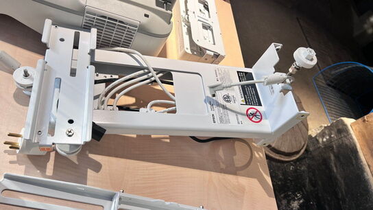 Projektor, EPSON EB-695Wi med touch unit og vægophæng