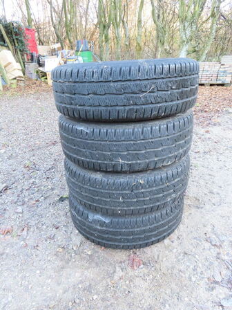 4 stk. sommerdæk på fælge, 215/60R17C 104/102H