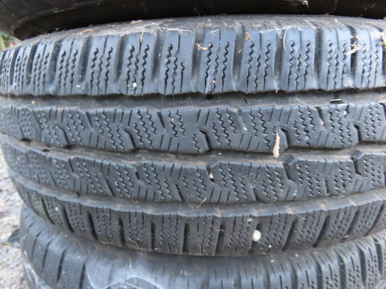 4 stk. sommerdæk på fælge, 215/60R17C 104/102H