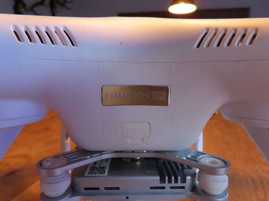 Drone, DJI PHANTOM 4K, komplet m. flightcase og 2 stk. accu.