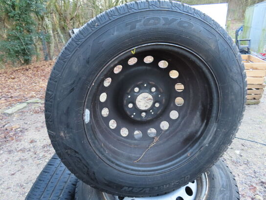 4 stk. helårsdæk på fælge, 205/65R16C 107/105T