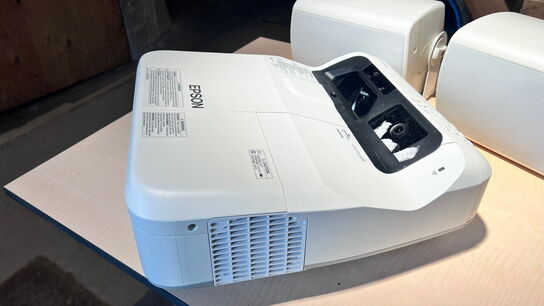 Projektor, EPSON EB-695Wi med touch unit og vægophæng