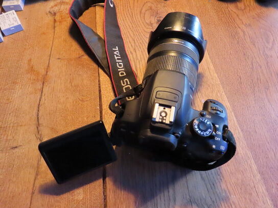 Kamera, CANON EOS 650D, flere linser, taske, lader og flash