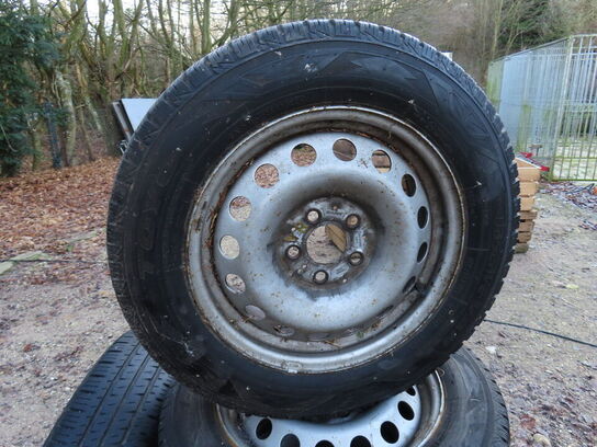 4 stk. helårsdæk på fælge, 205/65R16C 107/105T