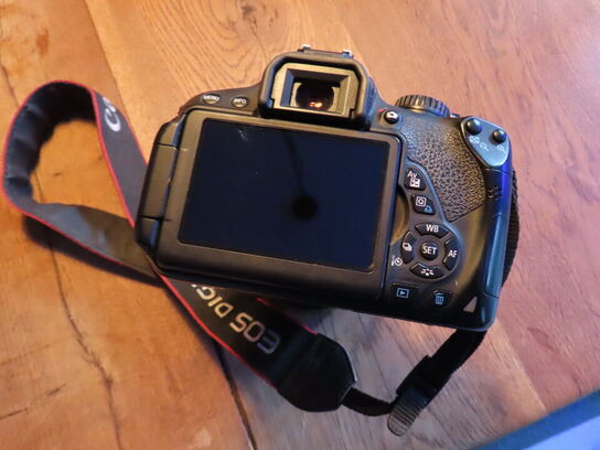 Kamera, CANON EOS 650D, flere linser, taske, lader og flash