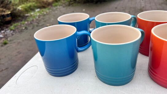 10 stk. krus og 2 stk. kander, LE CREUSET