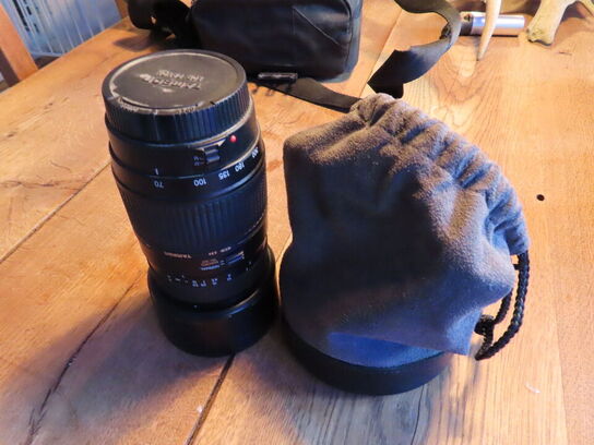 Kamera, CANON EOS 650D, flere linser, taske, lader og flash