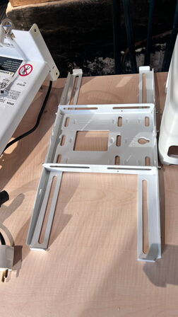 Projektor, EPSON EB-695Wi med touch unit og vægophæng