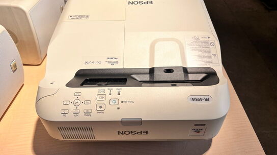 Projektor, EPSON EB-695Wi med touch unit og vægophæng