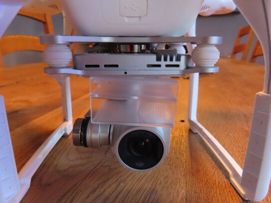 Drone, DJI PHANTOM 4K, komplet m. flightcase og 2 stk. accu.