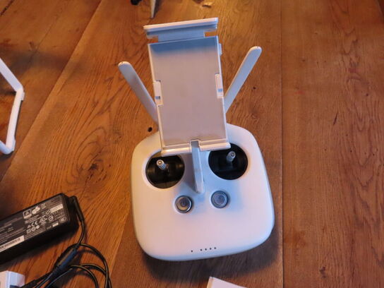 Drone, DJI PHANTOM 4K, komplet m. flightcase og 2 stk. accu.