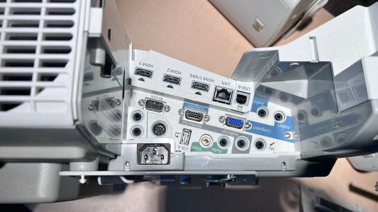 Projektor, EPSON EB-695Wi med touch unit og vægophæng