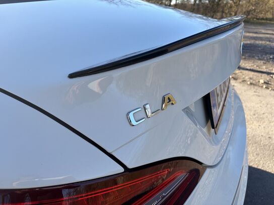 Mercedes-Benz CLA 200, AMG Line, White Art Edition 1,6 AUT. (MOMSFRI)