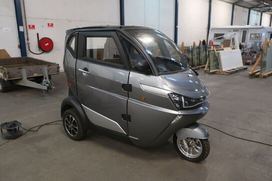 Kabinescooter J1 Kun 77 km! (Momsfri)