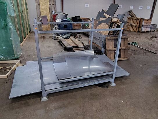 Metalstativ med metalplader