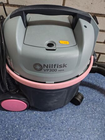 Støvsuger med ekstra poser NILFISK VP300 Hepa