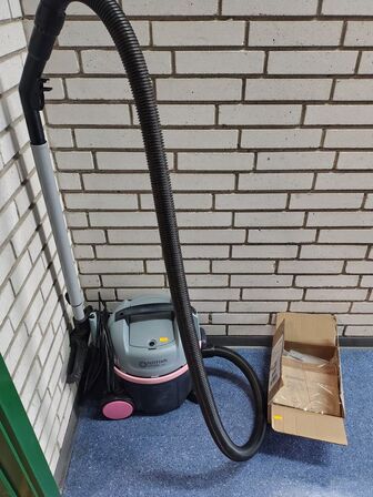 Støvsuger med ekstra poser NILFISK VP300 Hepa