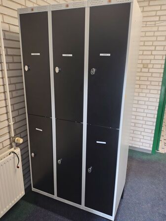 Omklædningsskab med seks rum  AJ