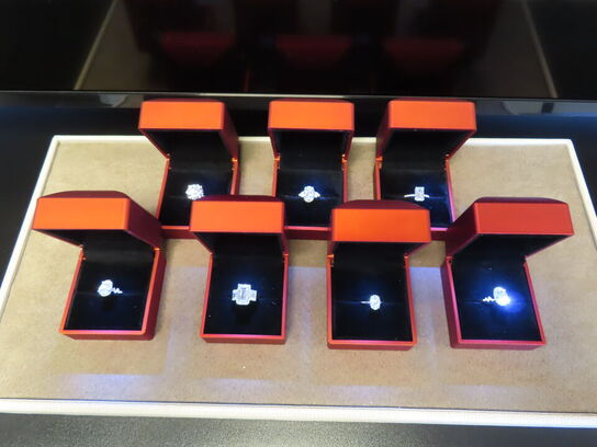 Ure og Smykker med Guld og Diamanter