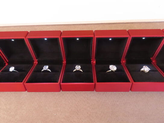 Ure og Smykker med Guld og Diamanter