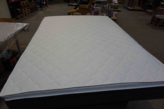 Nordisk fjer Kontinentalseng med gavl 140x200 cm