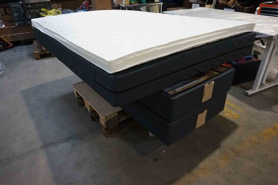 Nordisk fjer Kontinentalseng med gavl 140x200 cm