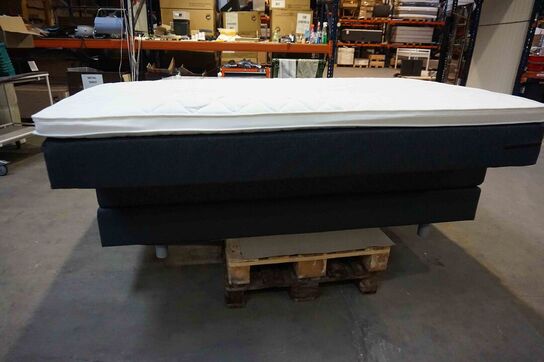 Nordisk fjer Kontinentalseng med gavl 140x200 cm