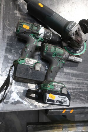 Slagnøgle, skruemaskine samt vinkelsliber 