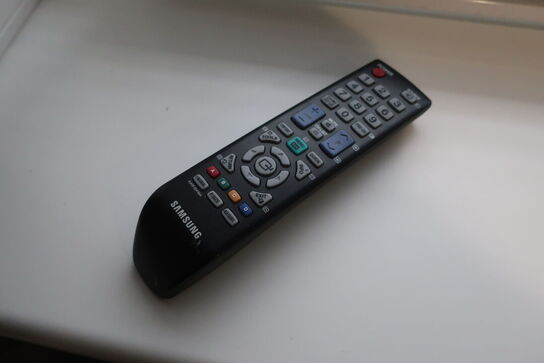 Fjernsyn 43" SAMSUNG UE43J5505AK